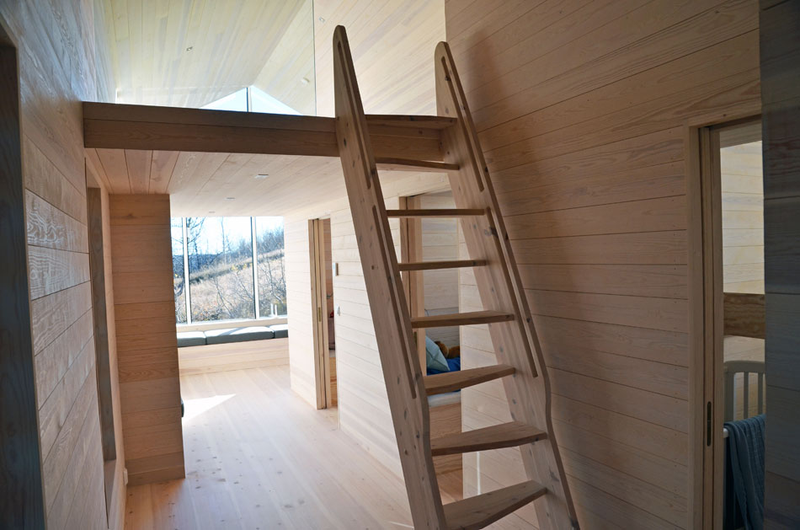 Illustration for article titled This Split-View Mountain Lodge Is the Ultimate Ski Shack